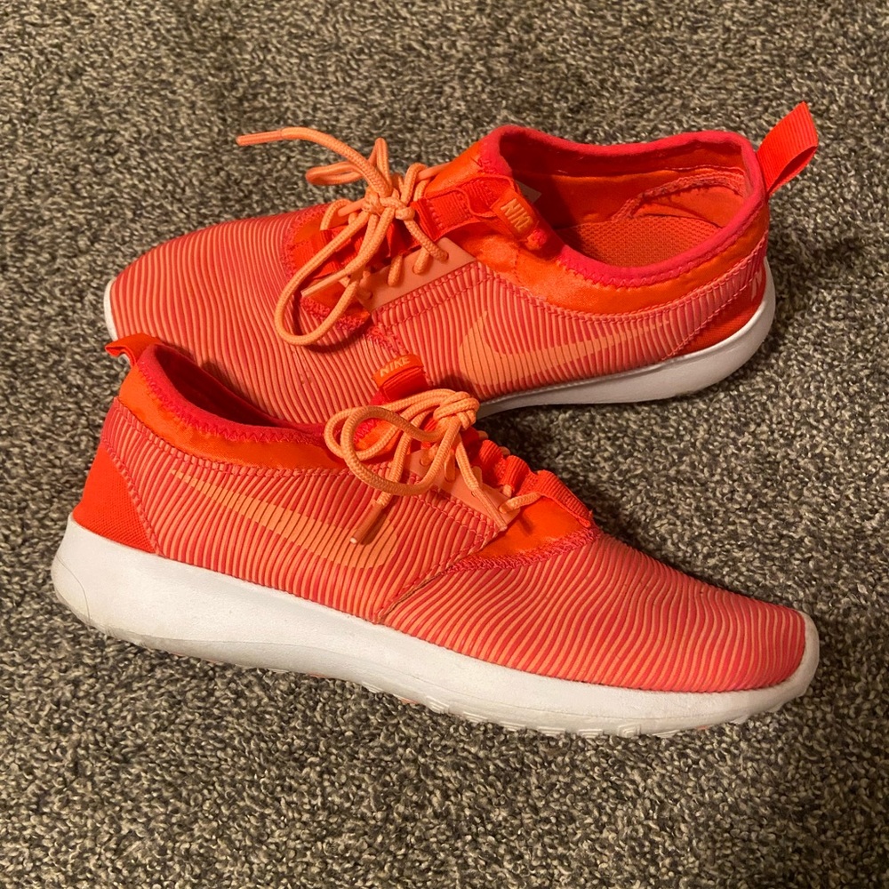 Nike Tennis Shoes